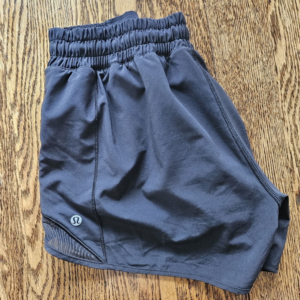 Lululemon Hotty Hot Short II. Tall sz 8. - Picture 2 of 11